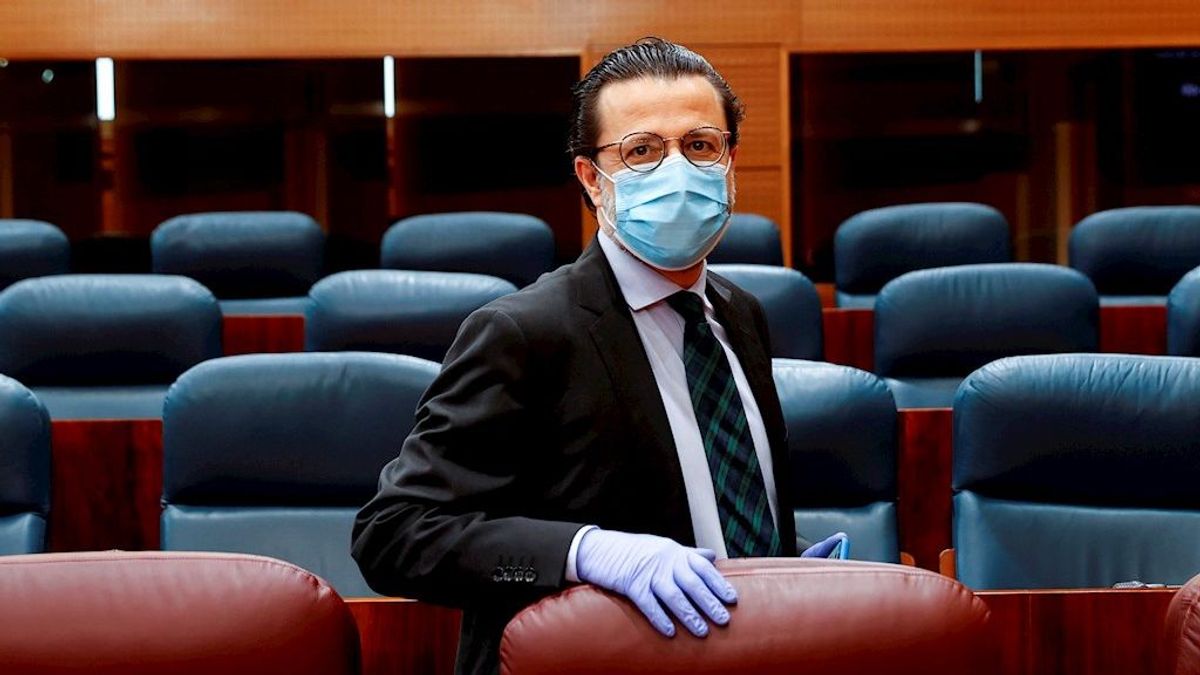 Madrid acusa a Fernando Simón de ser "un político, no un científico", sin "ninguna credibilidad" Madrid acusa a Fernando Simón de ser "un político, no un científico", sin "ninguna credibilidad"
