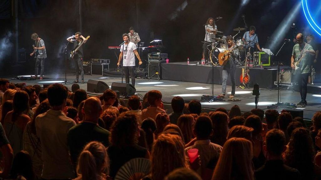 Críticas en redes sociales por la falta de medidas de seguridad en un concierto de Taburete Críticas en redes sociales por la falta de medidas de seguridad en un concierto de Taburete