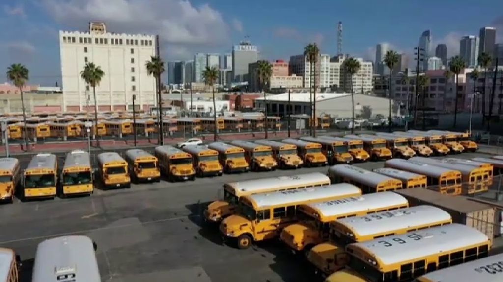 La flota de autobuses escolares permanece a la espera de saber cómo será el próximo curso