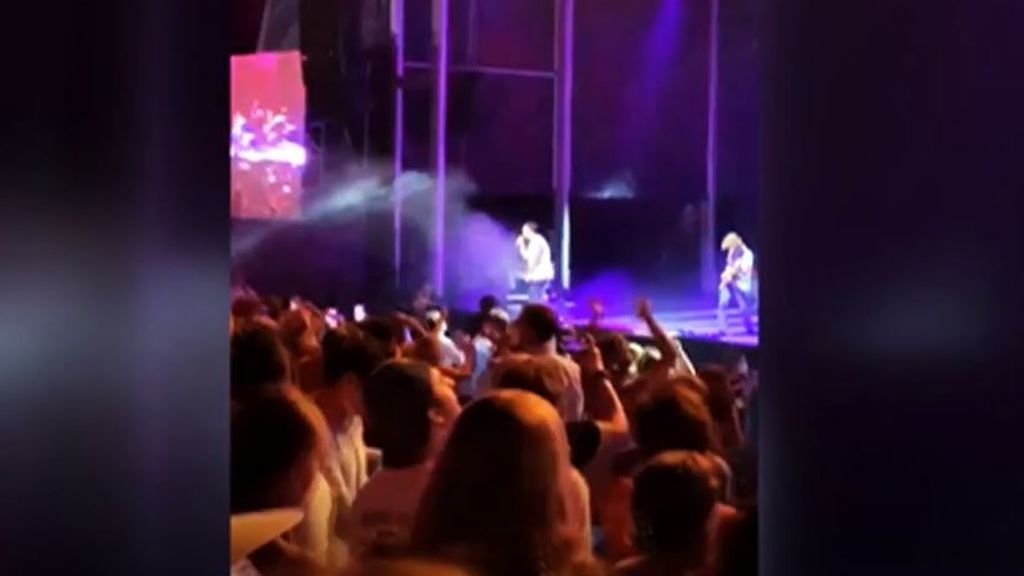 Aluvión de críticas a Taburete en su último concierto en Marbella por no respetar las medidas de seguridad