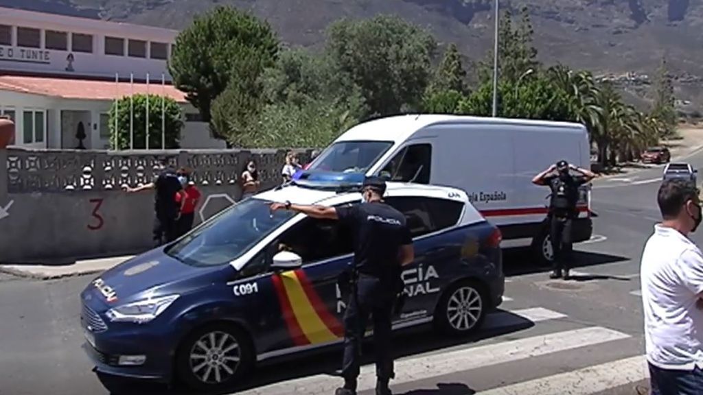 Canarias exige ayuda al gobierno central para controlar el coronavirus en la inmigración ilegal