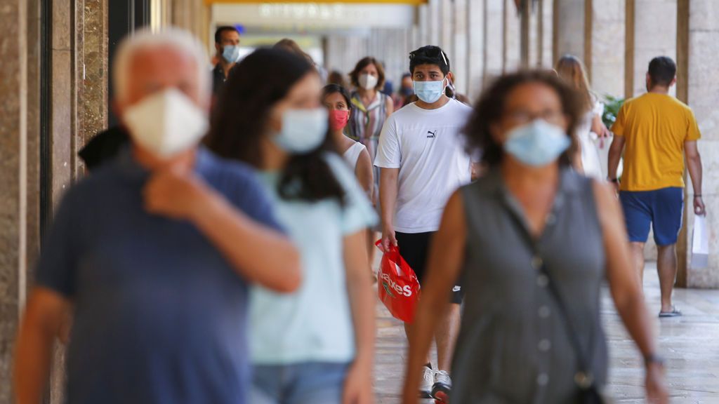 Mascarillas por las calles de Mallorca