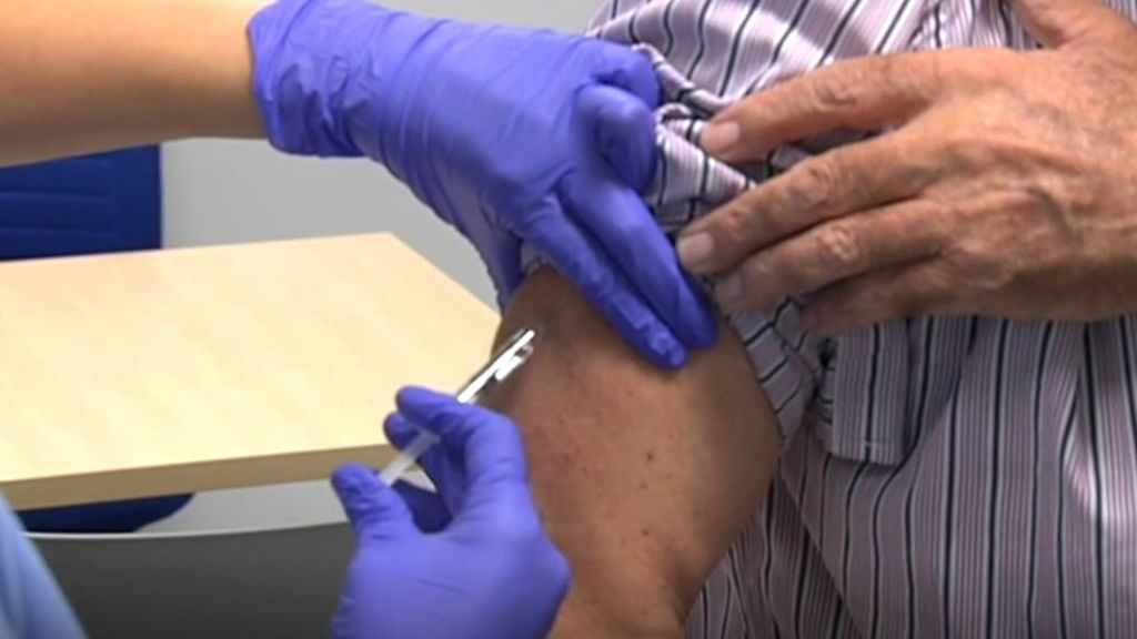 Sanidad adquiere más de cinco millones de vacunas contra la gripe para luchar contra el colapso de los hospitales