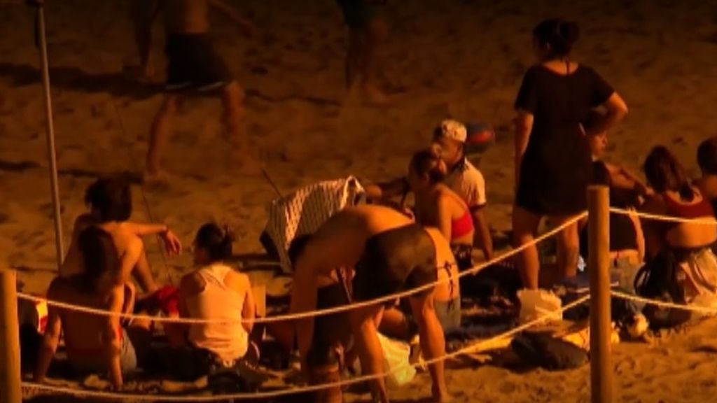 Más de 200 multas por botellón en cuatro días en las playas catalanas de Palafrugell Más de 200 multas por botellón en cuatro días en las playas catalanas de Palafrugell