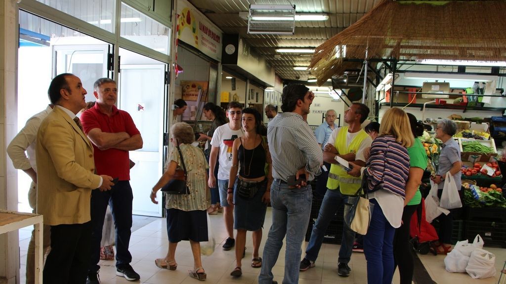Cierran un mercado de Sevilla por un brote de coronavirus Cierran un mercado de Sevilla por un brote de coronavirus