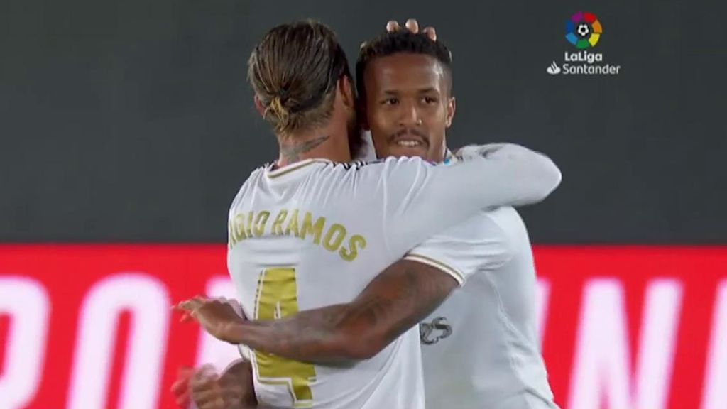 Ramos y Militao, durante un partido.