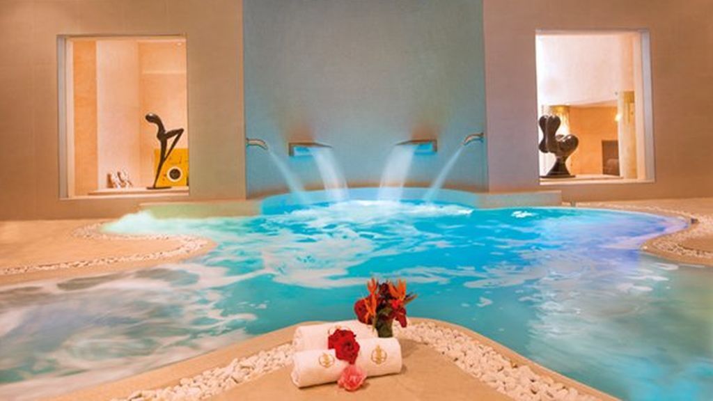tratamiento realizado con sal del himalaya en un spa