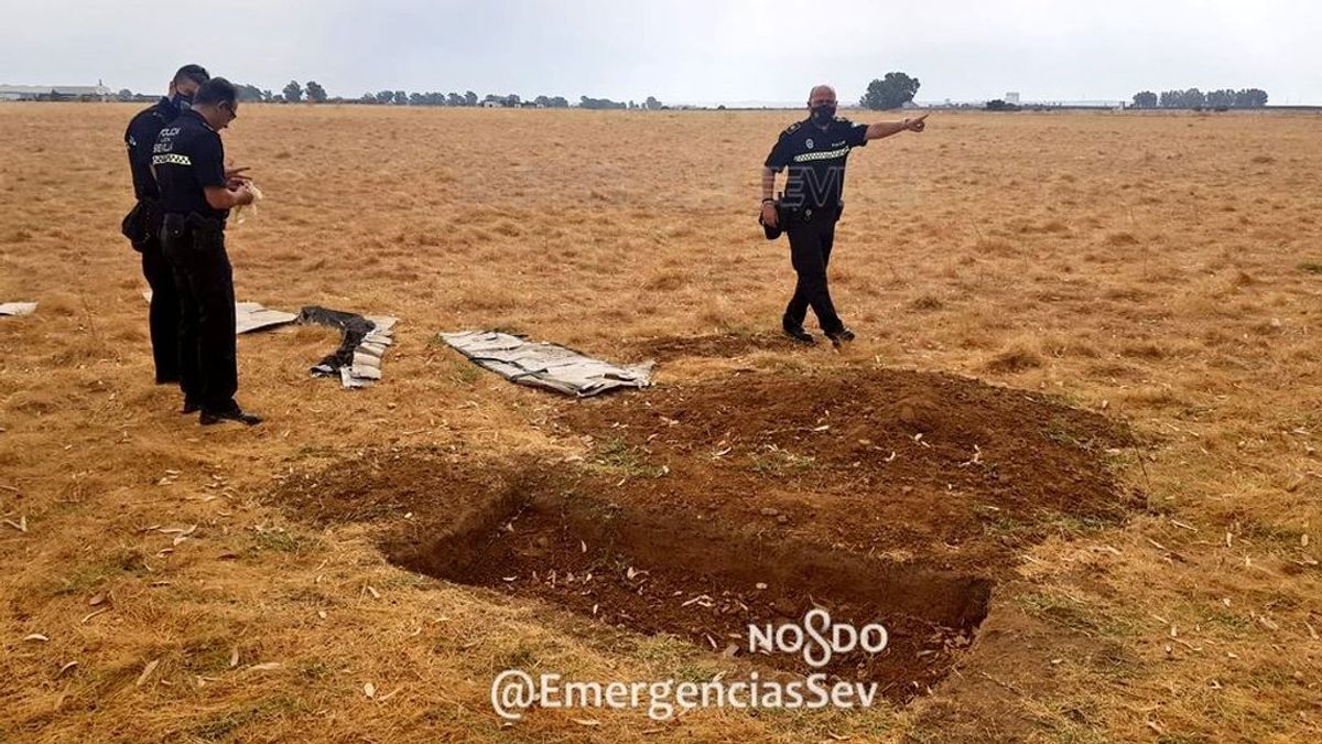 El atrezzo de un videoclip sobre un entierro hace saltar las alarmas en la Policía de Sevilla El atrezzo de un videoclip sobre un entierro hace saltar las alarmas en la Policía de Sevilla