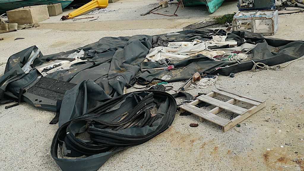 Restos de una panelable en el puerto de Barbate