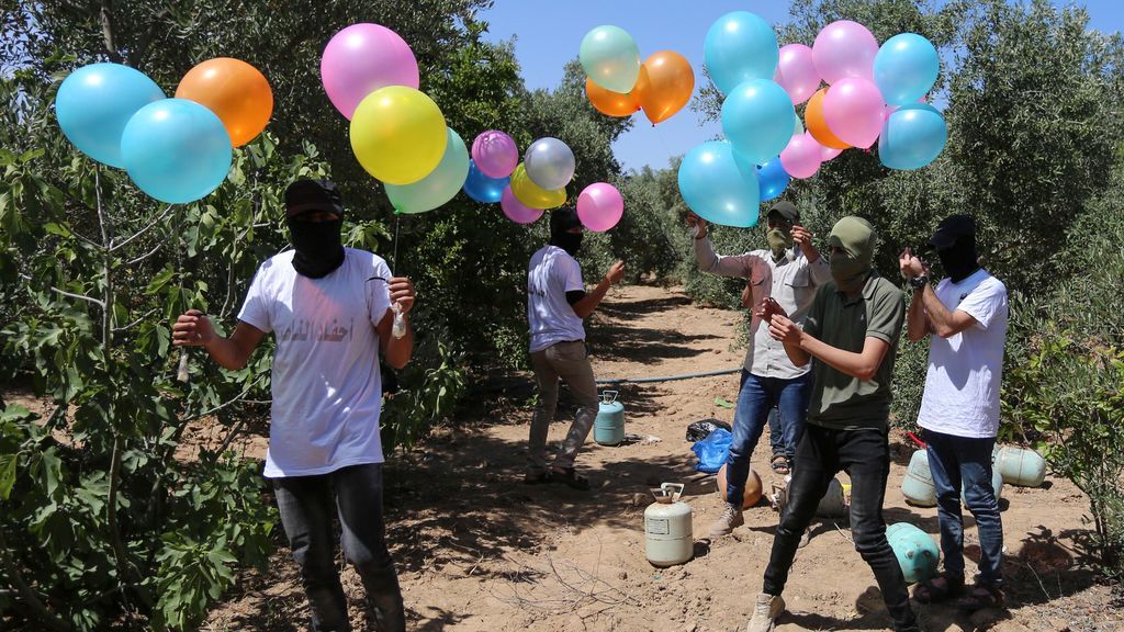 Hamás lanza "globos incendiarios" contra Israel Hamás lanza "globos incendiarios" contra Israel