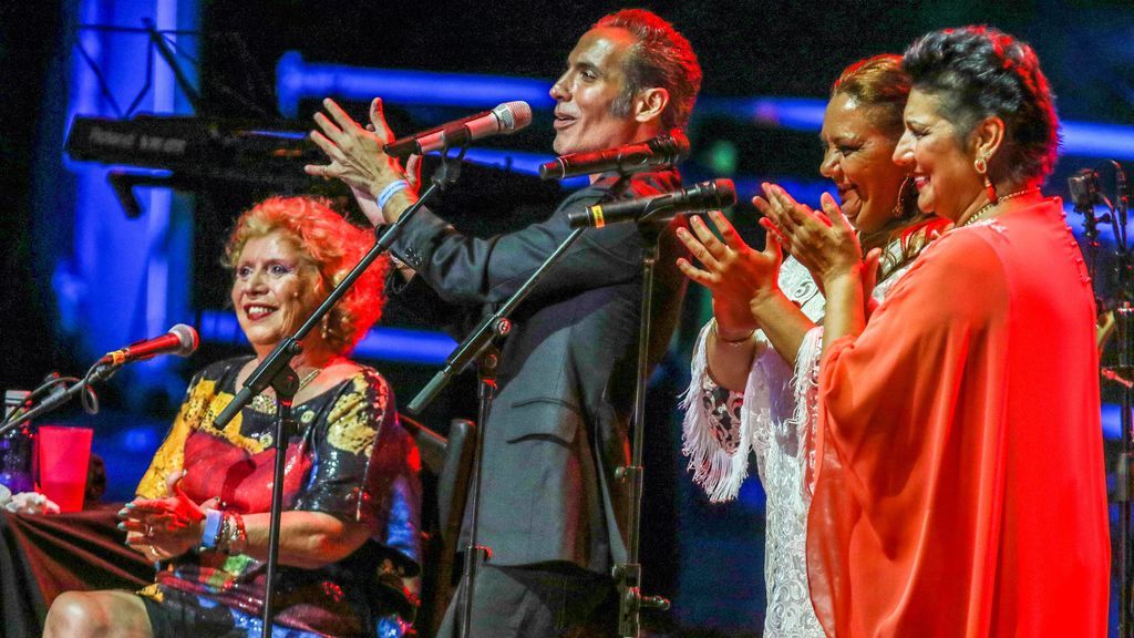 María Jiménez cantando junto a Pitingo