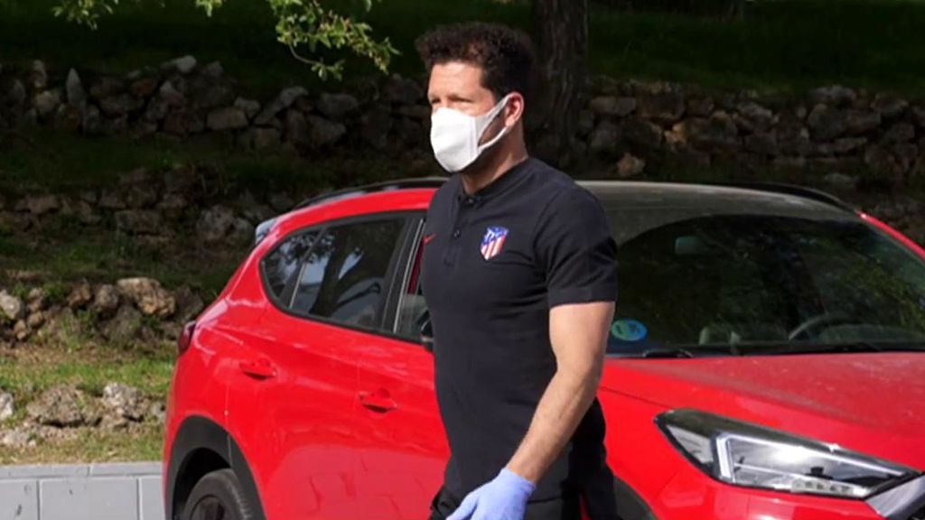 Simeone, con la mascarilla.