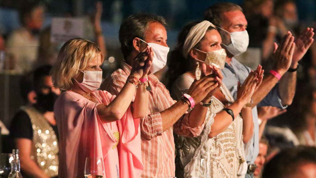 Eugenia Martínez de Irujo disfrutando del concierto de María Jiménez