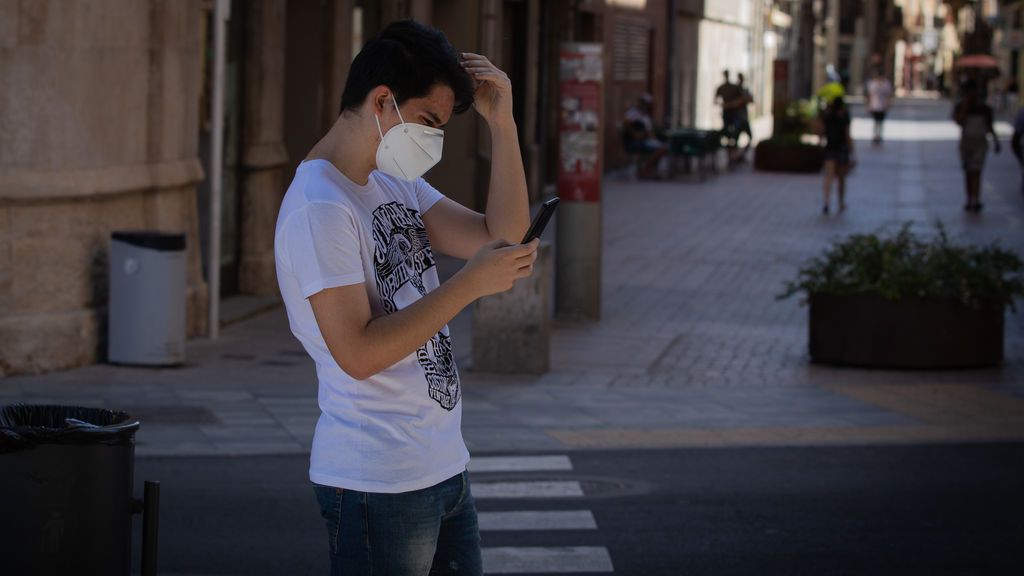 "Si de verdad quieres a tu familia, vigila": el mensaje de una joven tras perder a su abuela por coronavirus