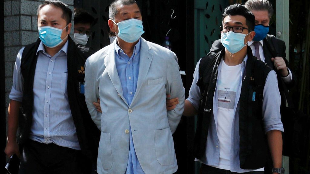 El gobierno de Hong Kong detiene a otras siete personas acusadas de poner "en peligro la seguridad nacional" El gobierno de Hong Kong detiene a otras siete personas acusadas de poner "en peligro la seguridad nacional"