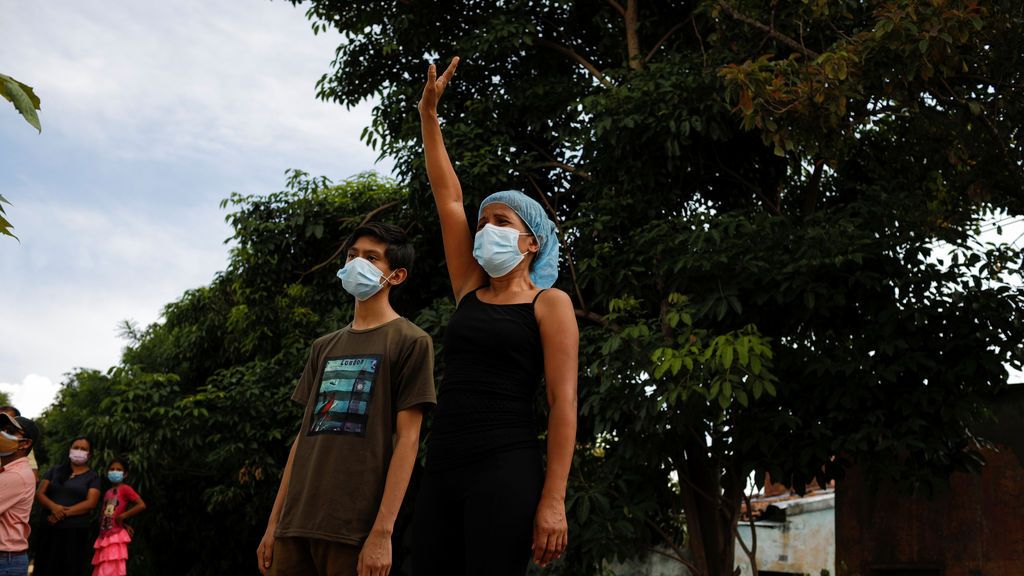 El Salvador contratará a todos los recuperados de COVID-19 para repartir medicinas y alimentos El Salvador contratará a todos los recuperados de COVID-19 para repartir medicinas y alimentos