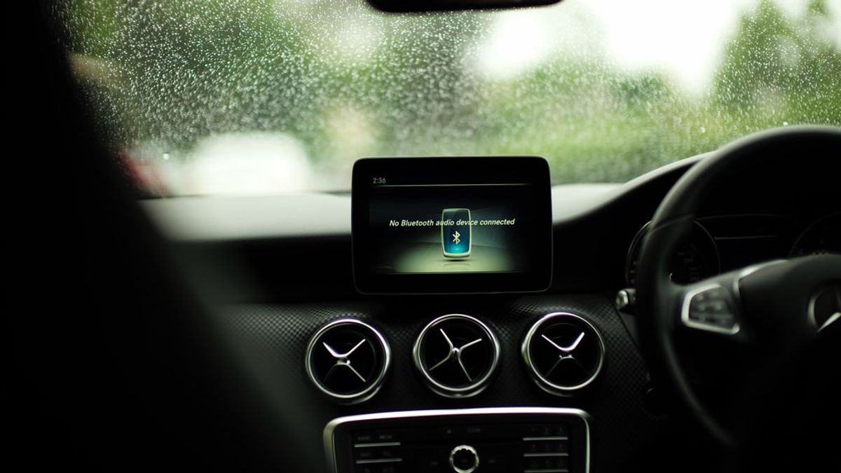 Estos son los pasos para conectar tu iPhone o tu Android a tu coche mientras conduces