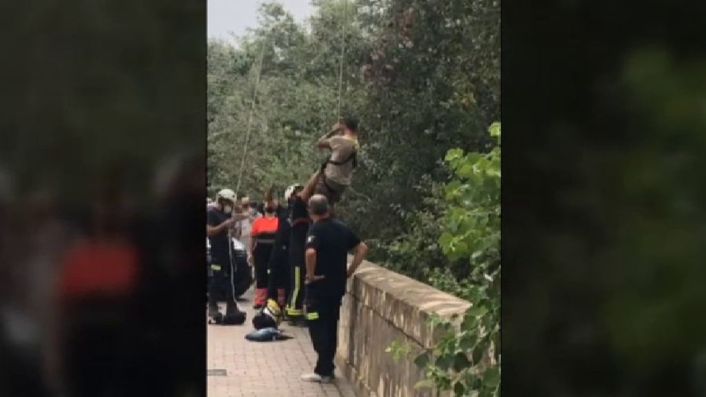 Rescatan en Córdoba a un turista caído junto al río Guadalquivir por hacerse un selfi