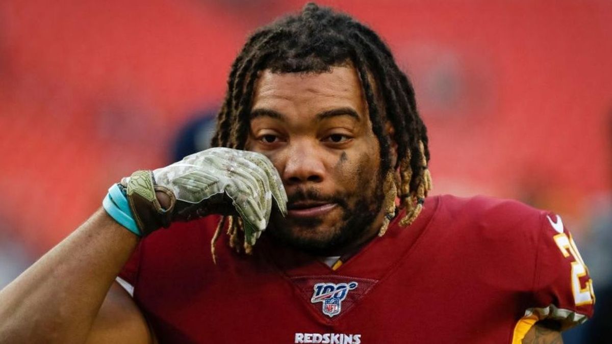 Guice, jugador de los Redskins, queda en libertad tras estrangular a su novia hasta dejarla inconsciente Guice, jugador de los Redskins, queda en libertad tras estrangular a su novia hasta dejarla inconsciente