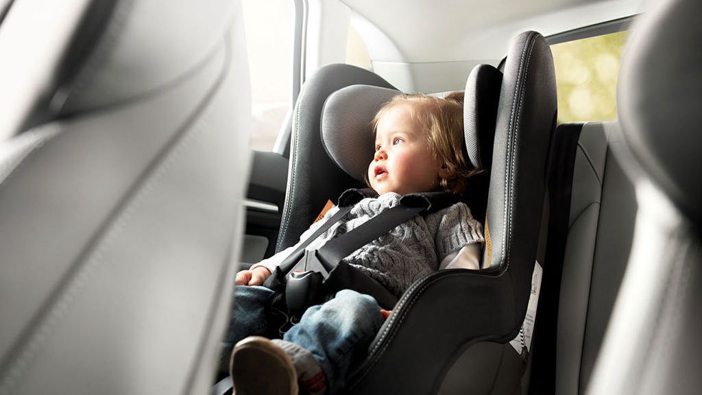 El sistema ISOFIX será mucho más seguro porque anclará la sillita al coche.