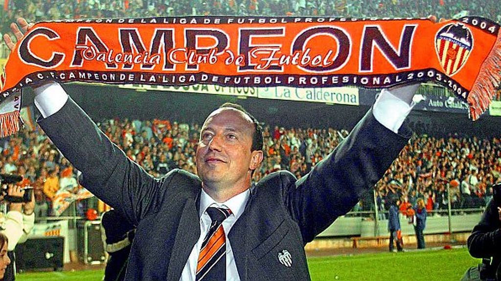 Rafa Benítez celebrando una liga con el Valencia CF