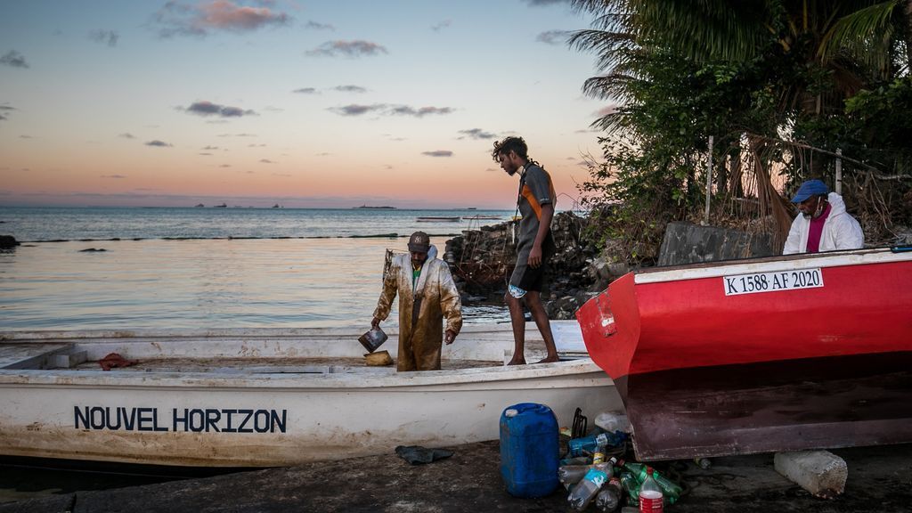 Isla Maurcio, un paraíso contaminado: más de 15 kilómetros de costa afectados por el crudo