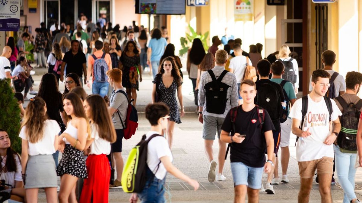 La pandemia dispara el número de 'ninis': Aumenta hasta un 21% los jóvenes que ni estudian ni trabajan La pandemia dispara el número de 'ninis': Aumenta hasta un 21% los jóvenes que ni estudian ni trabajan