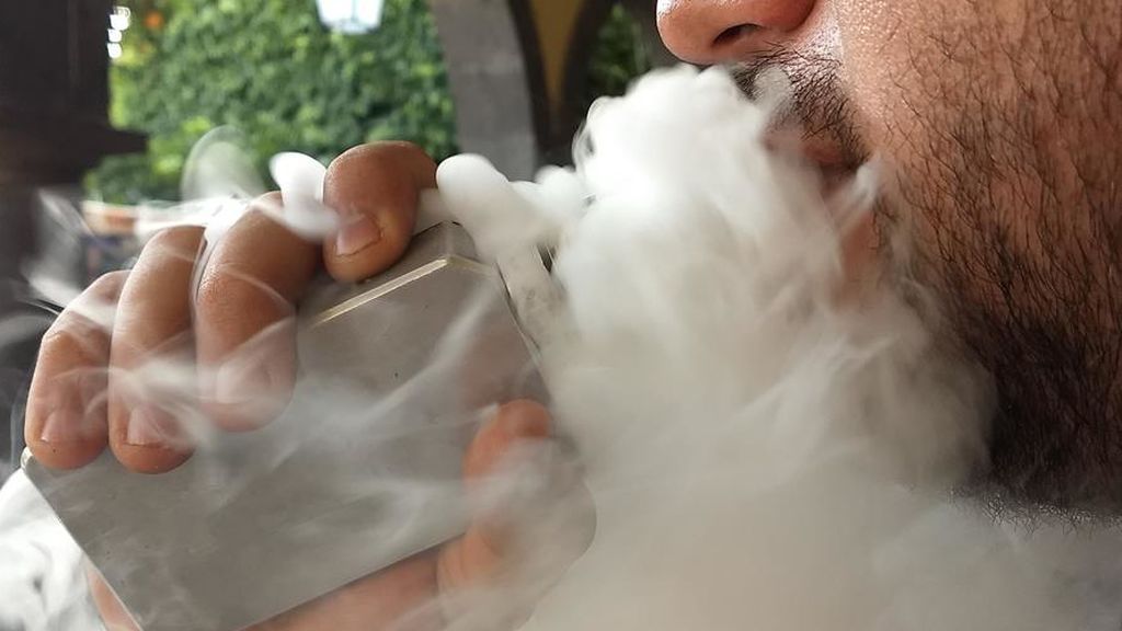Los jóvenes que utilizan cigarrillos electrónicos tienen más probabilidad de infectarse por coronavirus Los jóvenes que utilizan cigarrillos electrónicos tienen más probabilidad de infectarse por coronavirus