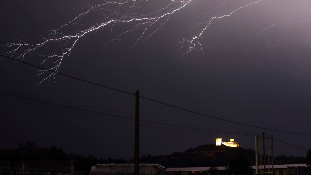 Temperaturas en descenso, las tormentas se centrarán en Galicia y Cantábrico occidental Temperaturas en descenso, las tormentas se centrarán en Galicia y Cantábrico occidental