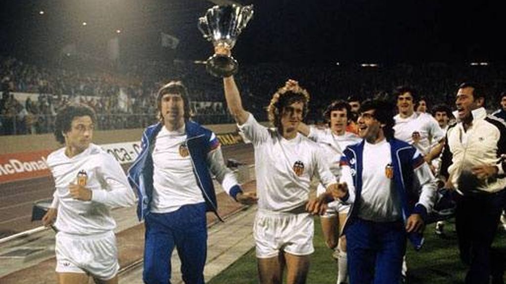 Valencia CF celebrando la Recopa