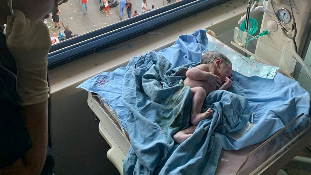 Una mujer que daba a luz cuando la detonación en el puerto destrozó el hospital:  "Vi la muerte con mis propios ojos"