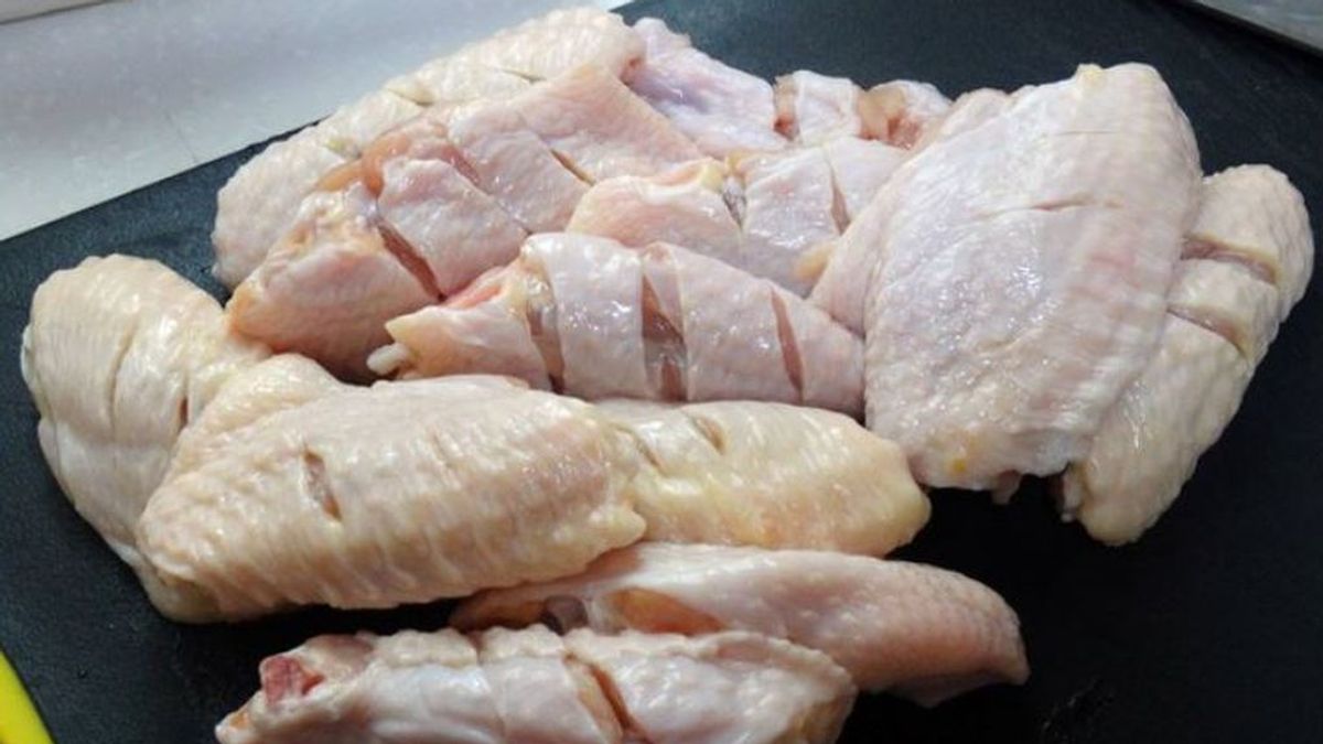 China detecta trazas de coronavirus en alitas de pollo de Brasil