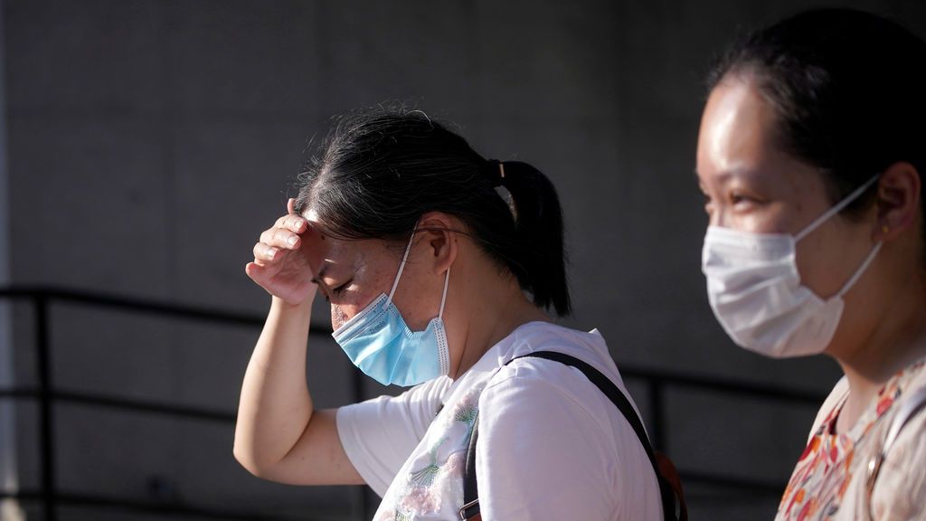 El 10% de las personas que viven con un positivo por coronavirus se contagia de la enfermedad según un estudio chino El 10% de las personas que viven con un positivo por coronavirus se contagia de la enfermedad según un estudio chino