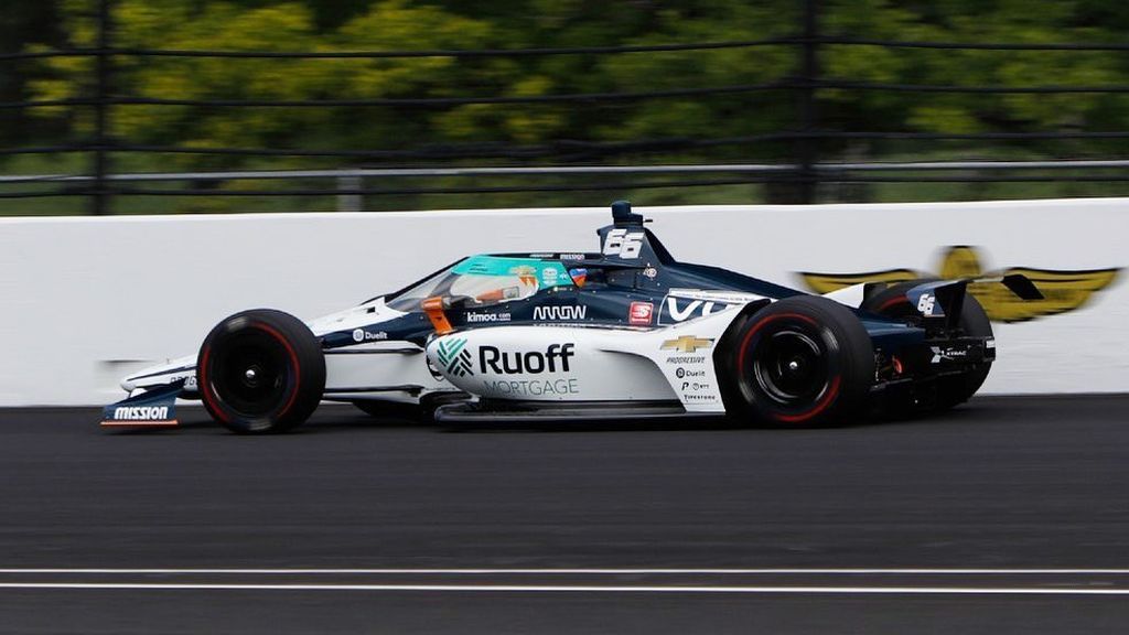 Fernando Alonso, rodando en el óvalo.