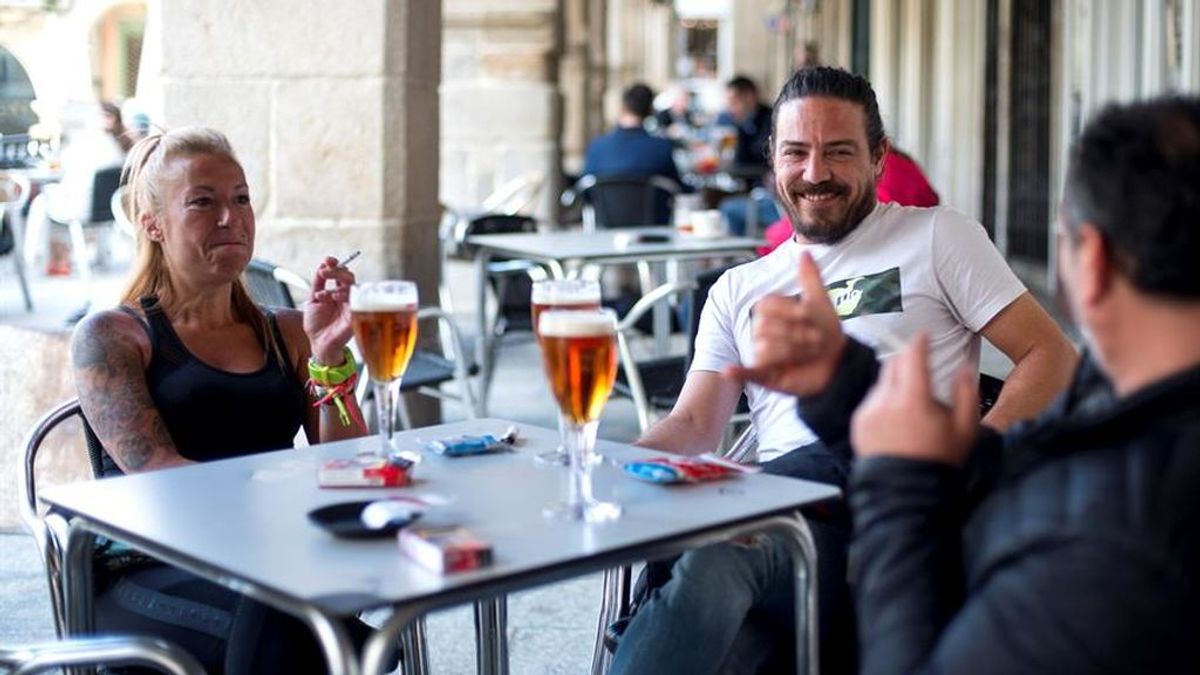 Los hosteleros critican su “persecución” y aseguran que las nuevas restricciones ponen en riesgo más de un millón de empleos Los hosteleros critican su “persecución” y aseguran que las nuevas restricciones ponen en riesgo más de un millón de empleos
