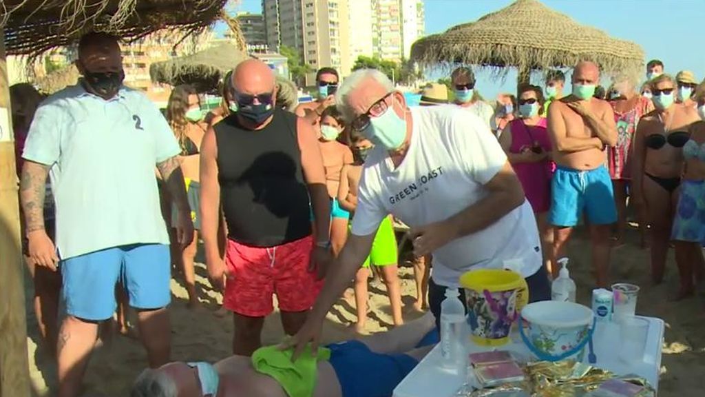 Ir al médico en la playa: Sánchez Martos nos cuenta cómo actuar ante un golpe de calor o una picadura de medusa
