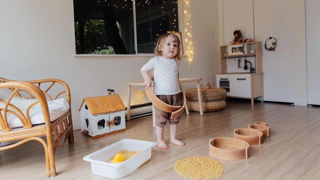 El ambiente preparado del método Montessori se realiza "a vista de niño". El ambiente preparado del método Montessori se realiza "a vista de niño".