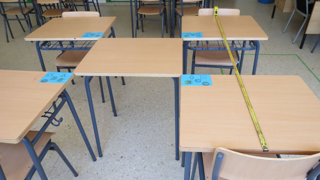 Semáforos en los baños y un cuarto para aislar a los positivos: así será la vuelta al cole en un centro escolar de Galicia Semáforos en los baños y un cuarto para aislar a los positivos: así será la vuelta al cole en un centro escolar de Galicia