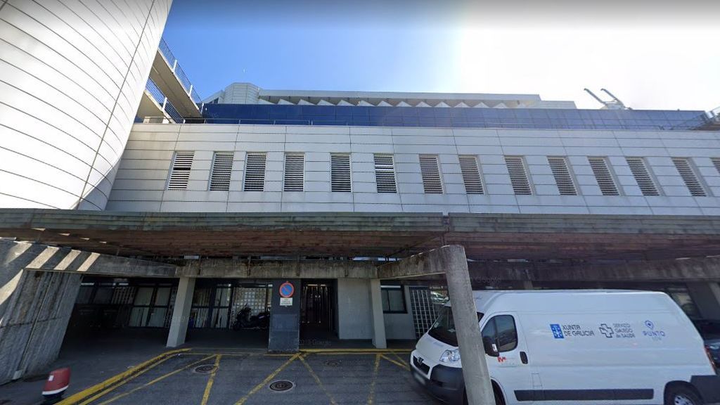 Un positivo en un hospital de Pontevedra obliga a aislar al personal sanitario en el área de Neumología Un positivo en un hospital de Pontevedra obliga a aislar al personal sanitario en el área de Neumología