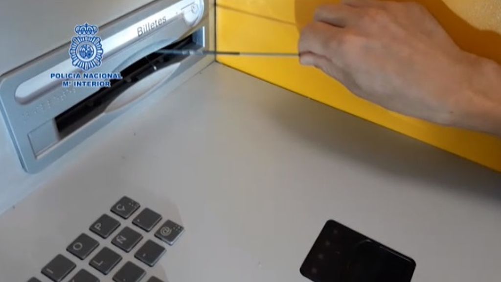 La Policía detecta una nueva estafa en cajeros automáticos: hay seis detenidos por robar más de 200.000 euros