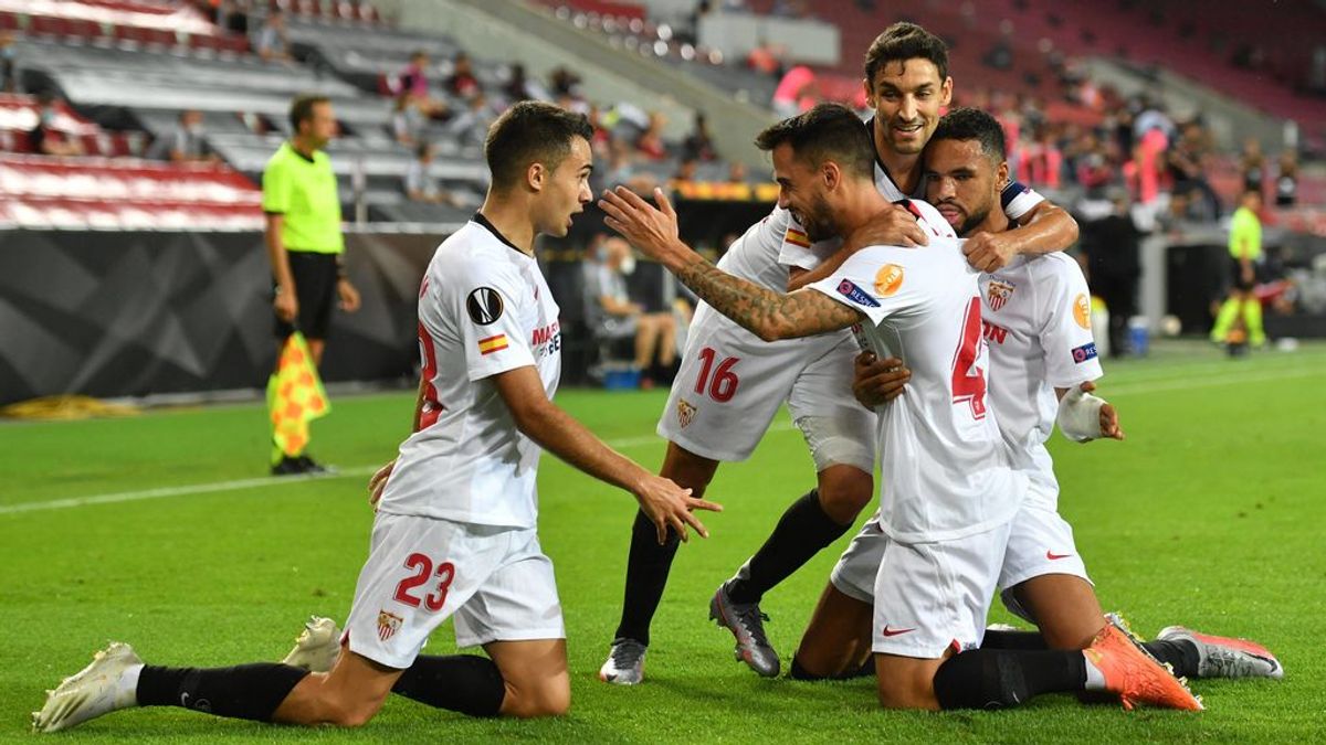 El Sevilla sufre, pero pasa a la final de la Europa League: supo aguantar los ataques del United y darle la vuelta al marcador (2-1)