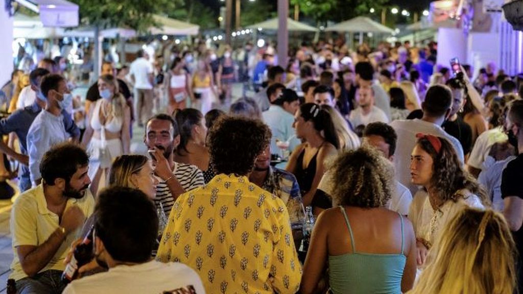 Los hosteleros andaluces avisan de la quiebra del sector ante las restricciones al ocio nocturno Los hosteleros andaluces avisan de la quiebra del sector ante las restricciones al ocio nocturno