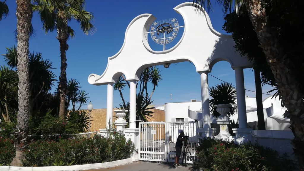 Entrada de la Sala Pipos en Cox (Alicante).