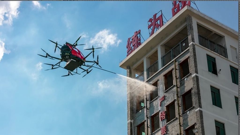 20200818 tec DRON BOMBERO SIMULANDO EXTINCIÓN