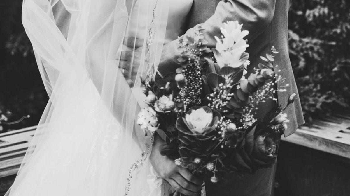 Secar el ramo de novia: cómo hacerlo para tener para siempre el recuerdo más bonito del día de tu boda