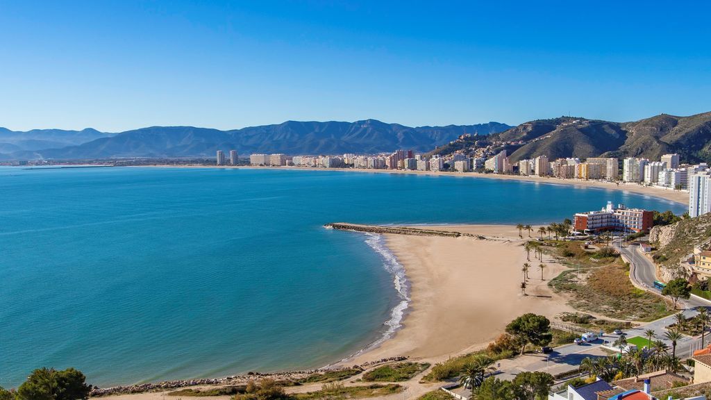 Cullera (Valencia), último ayuntamiento que impone horario de cierre a sus playas para frenar los contagios Cullera (Valencia), último ayuntamiento que impone horario de cierre a sus playas para frenar los contagios