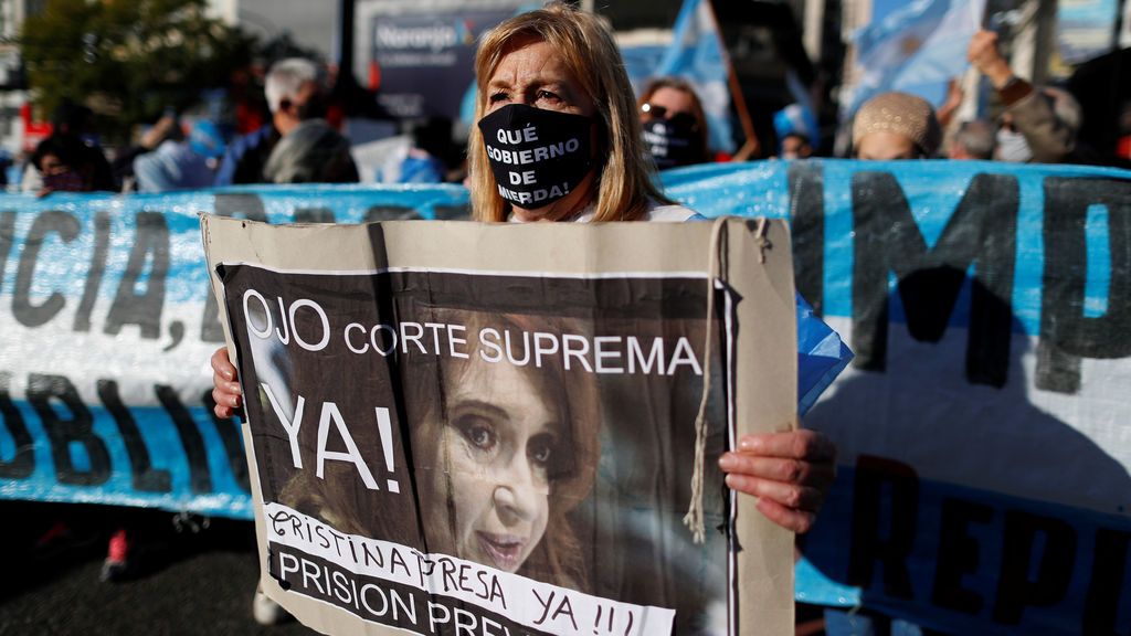 Miles de personas salen a la calle en Argentina para protestar contra el Gobierno Miles de personas salen a la calle en Argentina para protestar contra el Gobierno