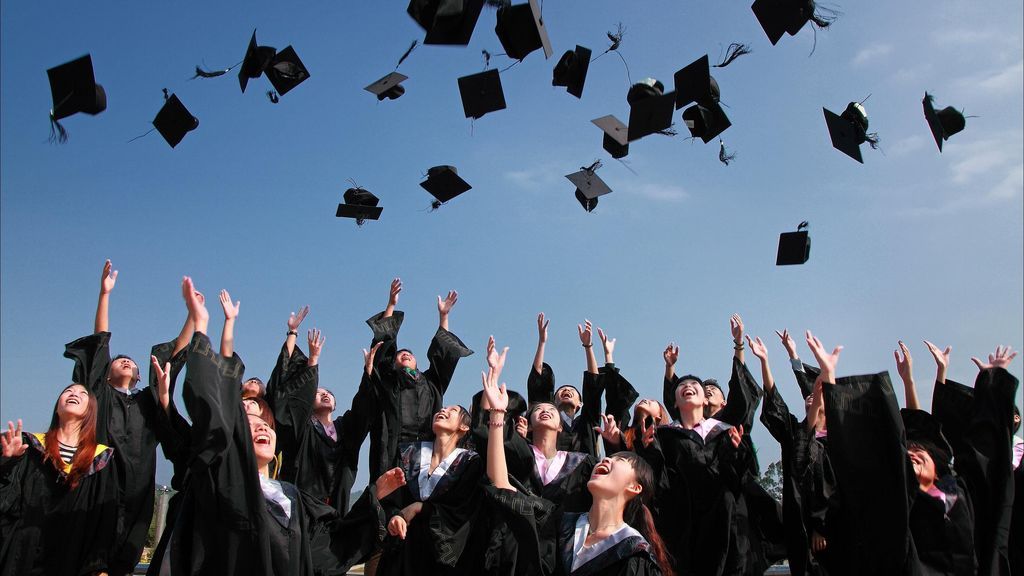 El Bachillerato Internacional se ofrece en colegios de todo el mundo. El Bachillerato Internacional se ofrece en colegios de todo el mundo.