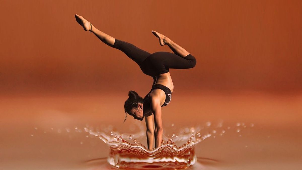 Beneficios y riesgos del Bikram Yoga después de los 50, todo lo que necesitas saber
