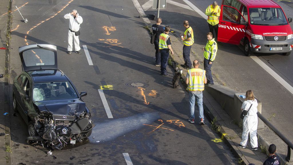 Un hombre hiere a seis personas en una carretera de Berlín en un ataque islamista Un hombre hiere a seis personas en una carretera de Berlín en un ataque islamista